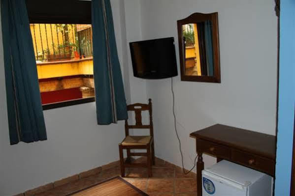 Hostal Lojo Кониль-де-ла-Фронтера Экстерьер фото